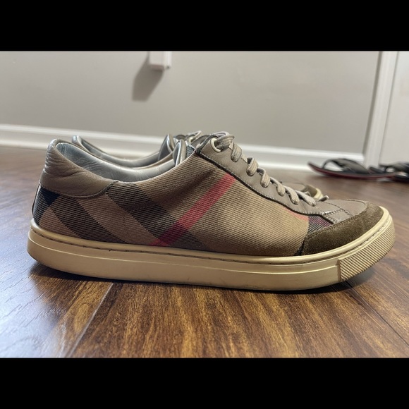 Burberry Men Shoes Size 8 - Picture 2 of 2